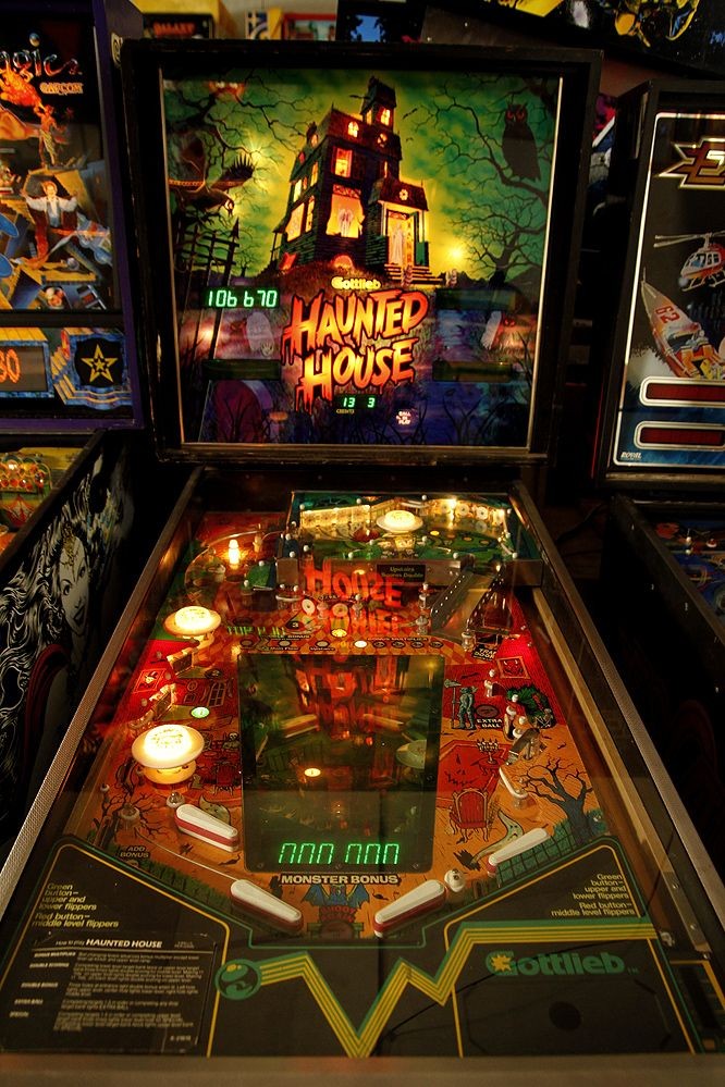 Random_thingsr's tweet image. #5. Comprar uma mesa de Pinball.
