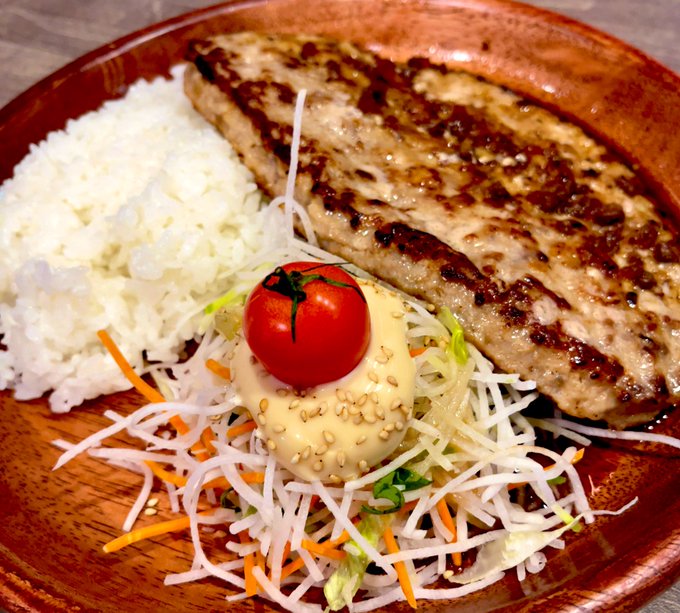 今日ははじめてびっくりドンキーにいきました ガリバーハンバーグを食べました 美味しかったです 