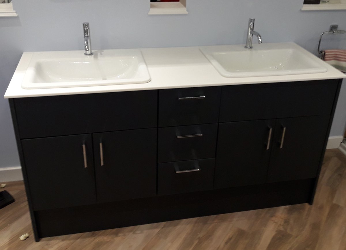 D W Burns in Woking have a brand new Adriatic, Indigo Blue display from Mereway on show! We love how they've added a bit of sparkle with the Crystallo Sparkle worktop.

dwburns.co.uk