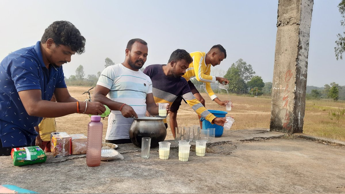 Purandarbhosag2's tweet photo. 🇮🇳🇮🇳🇮🇳 #Bharat_Mata_Ki....Jay🇮🇳🇮🇳🇮🇳
#Every_Sunday, such food is served to the students who come for #Daily_practice at the #Bagibira_Indian_Military_Academy. https://t.co/B783snULf9