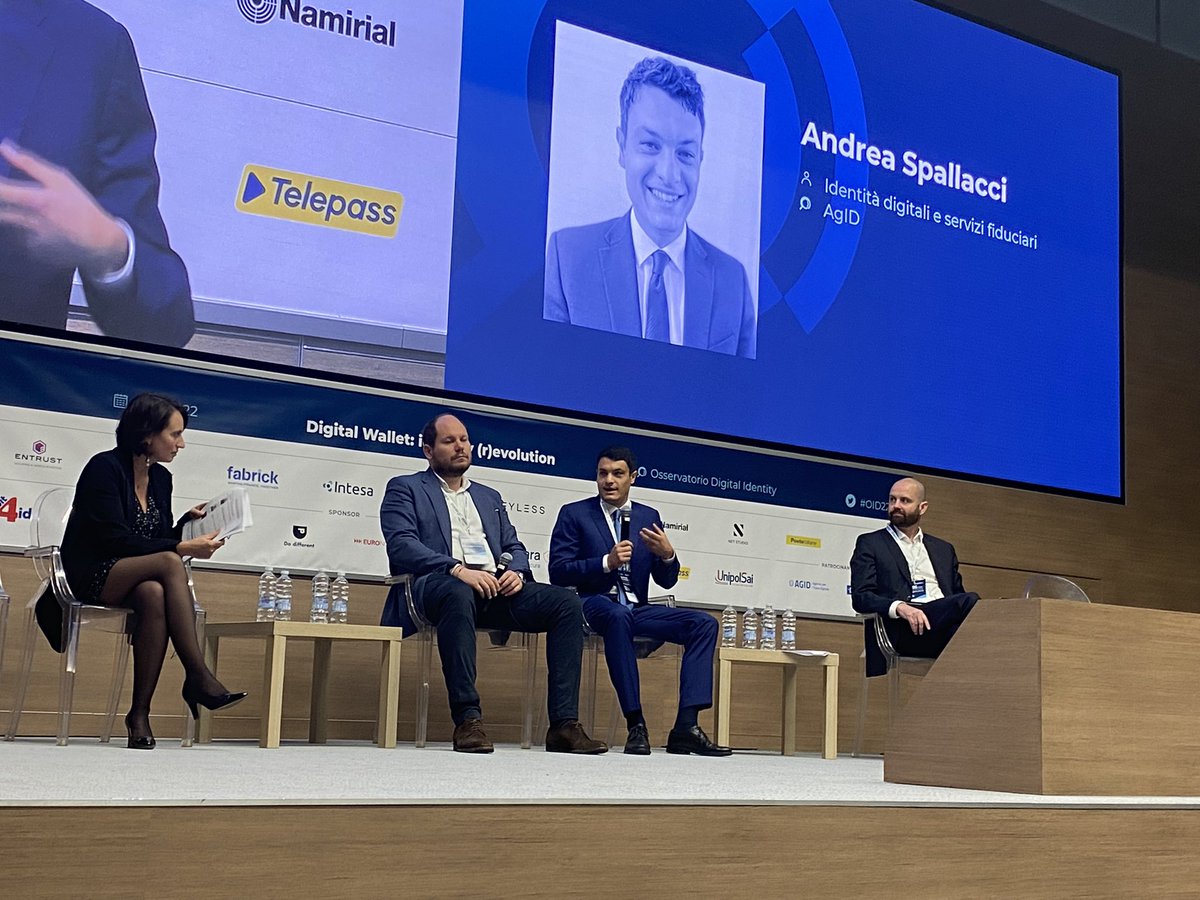 Osserv_Digital's tweet photo. Nel 2022 evoluzioni normative strategiche per #SPID, la possibilità di delegare terze persone a interagire e l’arrivo dei gestori di attributi qualificati. Andrea Spallacci @AgidGov spiega quale sarà l’impulso impresso da queste azioni normative al sistema #OID22 https://t.co/aOrylBt6hT