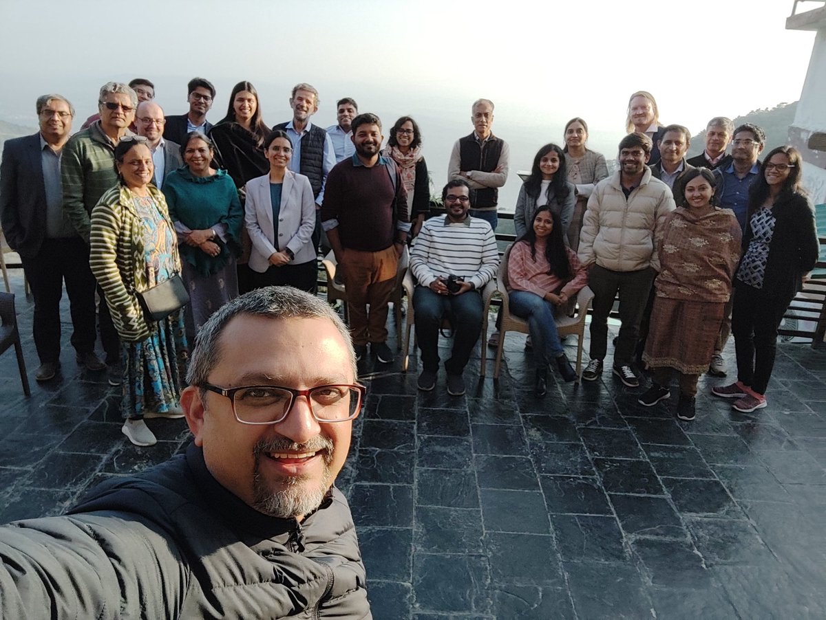 Stimulating day 2 of <a href="/cecfee/">cecfee</a> conference. Learnt lots about carbon capture technology, carbon pricing, drinking water acess, droughts and gendered response in lab mkt, political economy of conservation and more! <a href="/EfD_initiative/">EfD</a> #EconTwitter