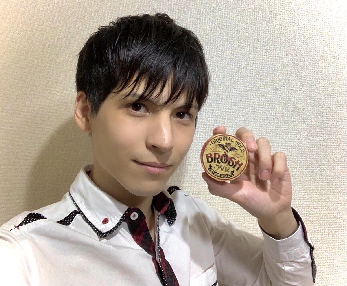 SeanT920311's tweet photo. 先日出演した@BROSH_OFFICIAL さんのオールウォッシュとポマードのギフトセットをもらいました〜！！

今日使ったのはオリジナルホールドさん
つけた瞬間甘い香りがふわーっと漂ってすごくテンション上がりました😊
スタイリングするだけでいい香り漂わせてお出かけできるの最高✌️✌️

#brosh #ポマード https://t.co/bduzvOLYZq
