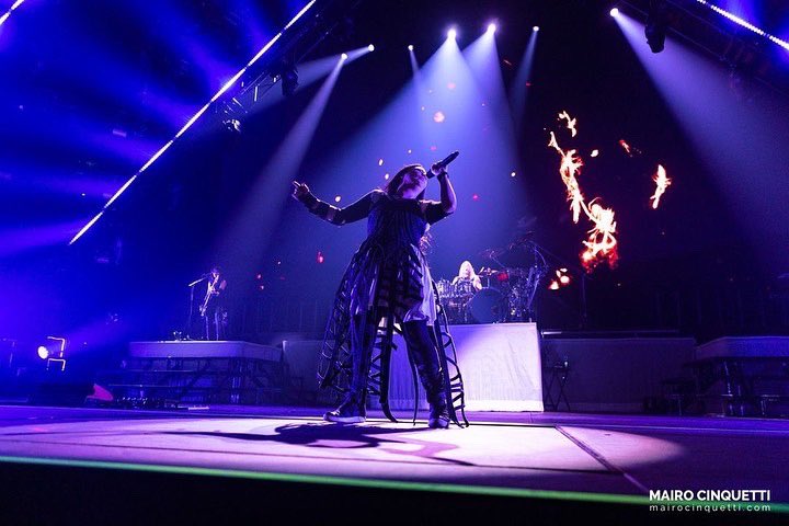 EvaWebsite's tweet photo. Evanescence live at @MediolanumForum of Assago, Milano (10/11/2022)
📸 Mairo Cinquetti for @extramusicmag (part 3)
#WorldCollideTour @evanescence @AmyLeeEV @Tim_McCord @Troy__McLawhorn @WillFnHunt @EmmaAnzai #evanescence https://t.co/og1tHCG1kK