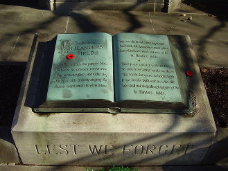 Aluwir's tweet photo. "Veterans Day, Armistice Day, Remembrance Day" https://t.co/nZxi4NGw5T WWI. Treaty of Versailles, tombs of unknown soldiers, changing attitudes and lessons learned. #history #holidays #VeteransDay #CABLGP https://t.co/EMuy6179zB