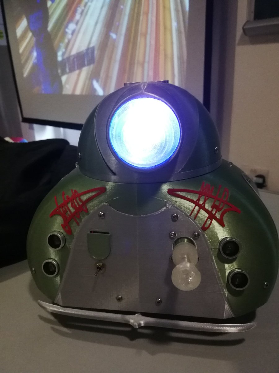 Amazing questions I sometimes get and how the kids think about Jef3d3. Yesterday a 9 year old asked me " can your robot get pregnant?" #JeF3d3  #arduino #3dprinting