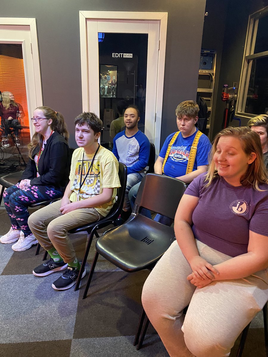 AngieCentralFS's tweet photo. Live audience for @CHS_CI #funskills @CentralBulldog @JeremyBrownCHS https://t.co/N4QYaeVJpK