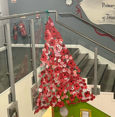TDM_school's tweet photo. Thank you to all the children of TDM who helped to create our amazing poppy display! #RemembranceDay #WeWillRememberThem https://t.co/vgMt1H9Pe1