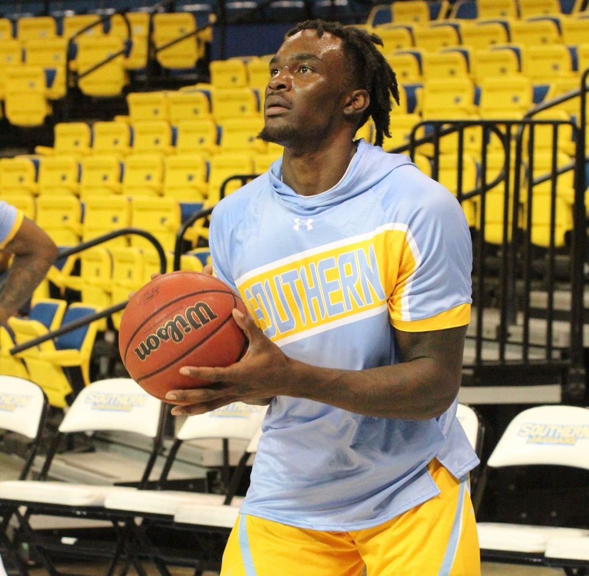 JaguarHoops's tweet photo. Hit that β€οΈοΈ to help us wish Junior, Center Jalen Reynolds @_Jaaay3 a very ππͺπΉπΉπ ππ²π»π½π±ππͺπβΌοΈ#WeAreSouthern #GoJags #SouthernIsTheStandard
#SUBasketball #Family #ProwlOn https://t.co/iFLzNgy0zv