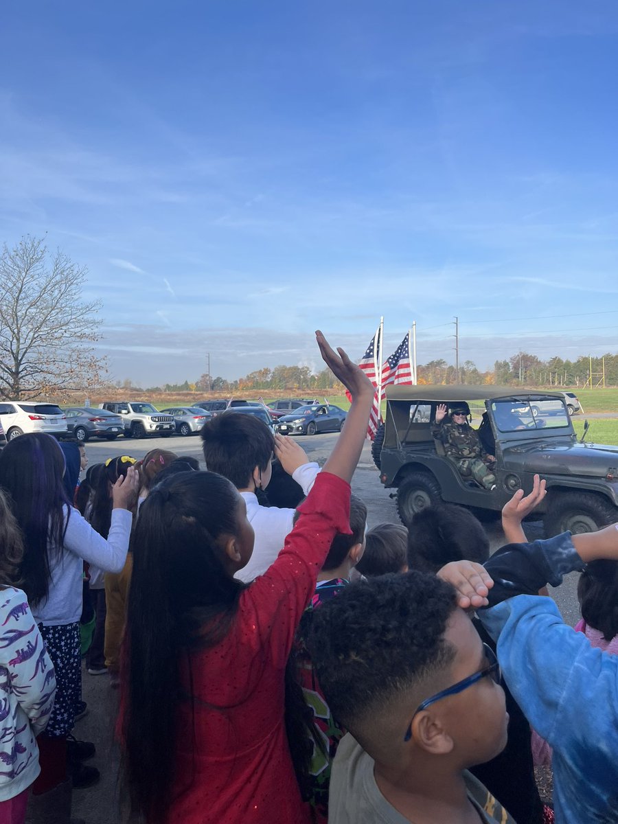 JDES_MCPS's tweet photo. Happy Veterans Day to all those who have served &amp; are currently serving. We can’t thank you all enough. ❤️🤍💙 https://t.co/CmRCjw2cvP