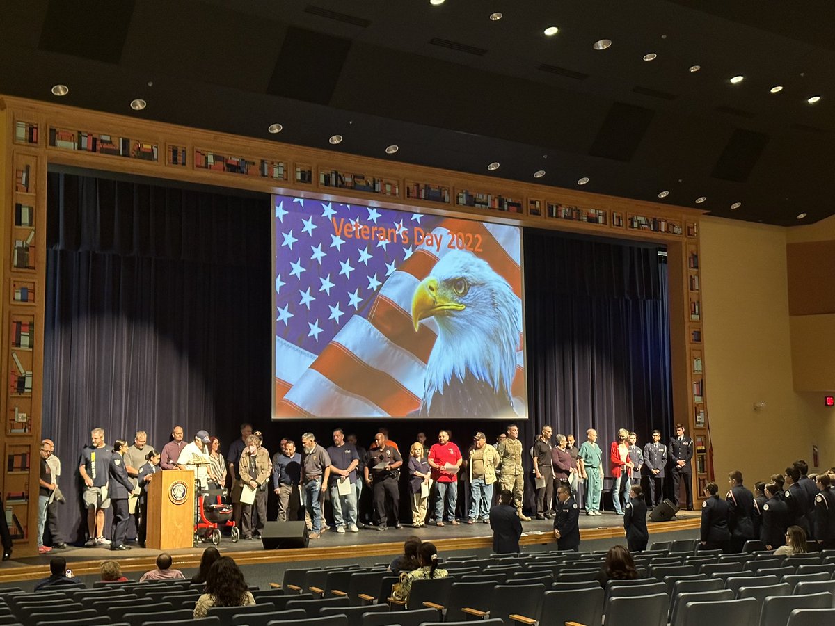 MrsHernandezBHS's tweet photo. So honored to host #Veterans at @NISDBrandeis this morning ❤️💙Thank you Veterans for your service!! 🇺🇸 @BrandeisAFJROTC @Bronco_Band @BrandeisSoc @geriberger08 https://t.co/HMzXKoNY6B