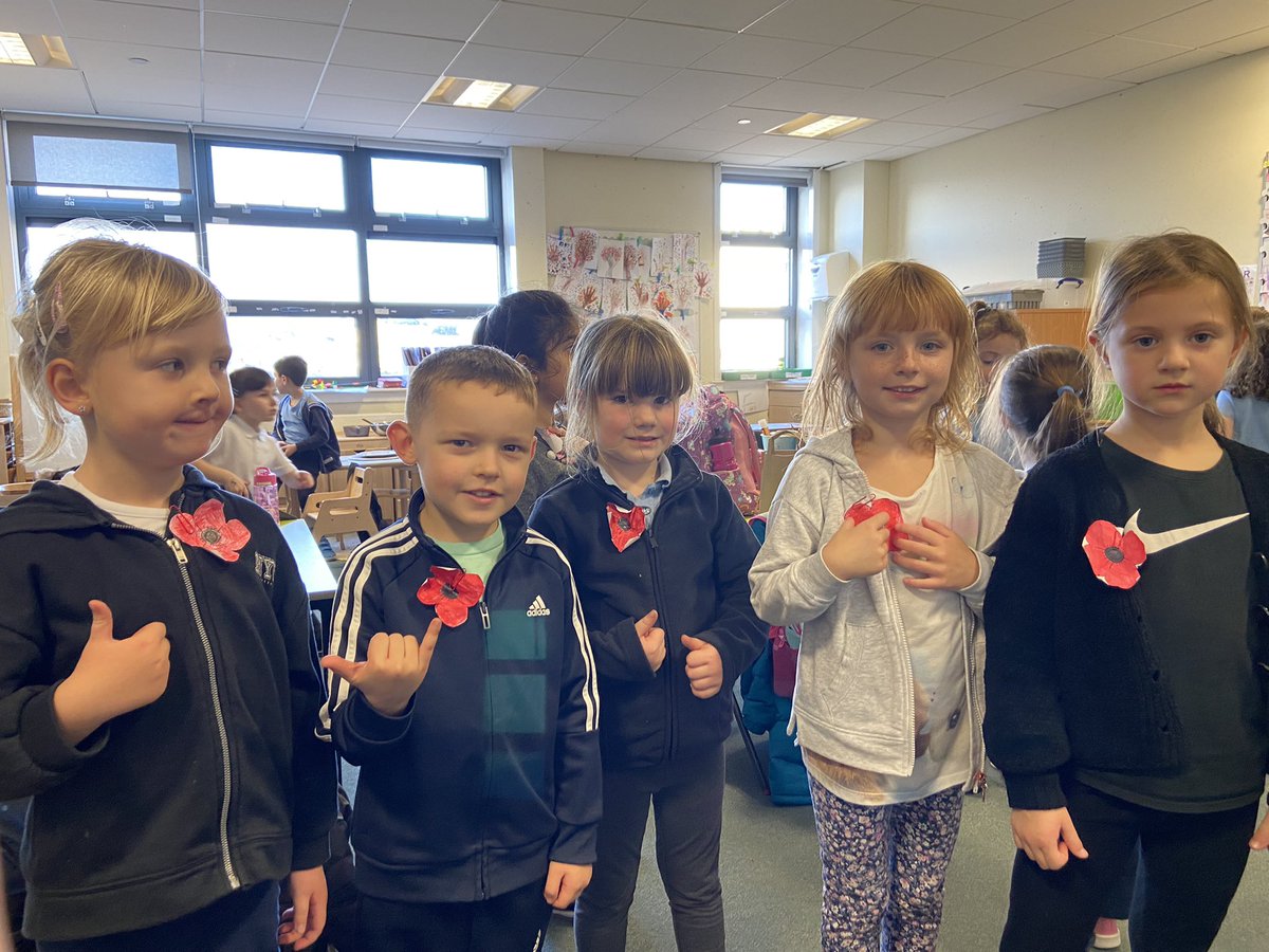 P2DSPS's tweet photo. In P2D we made poppies for Remembrance Day and had a minute silence show respect. @SimpsonPrimary https://t.co/H789gXTxPY