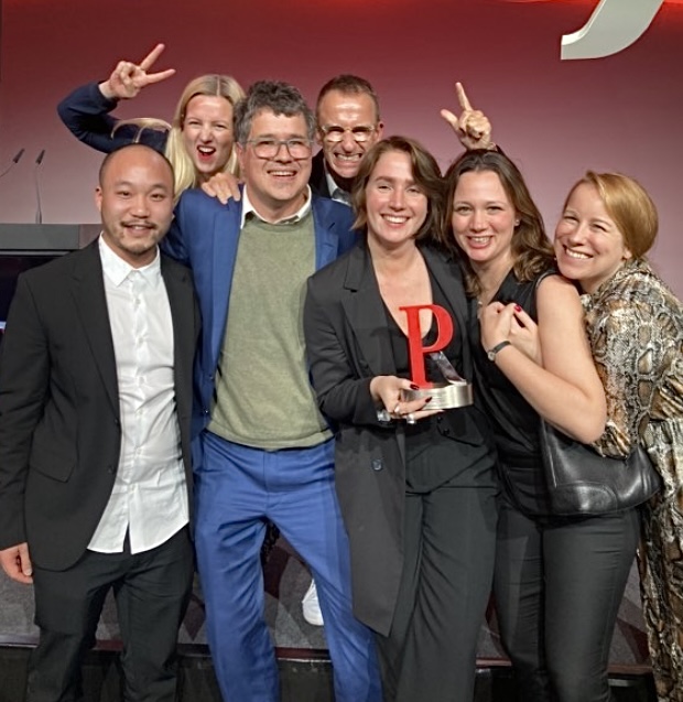 ressourcenmangel (@zeichenmangel) on Twitter photo So sehen Sieger aus....🏆
Die Finanzfritzen gewinnen bei den <a href="/prreportawards/">PR Report Awards</a> in der Kategorie Social Media🎉
Der Instagram-Kanal für alle Finanzfragen. Komplexe Themen. Einfach erklärt. Vom <a href="/bankenverband/">Bankenverband</a> und uns entwickelt. 💸Schaut vorbei: lnkd.in/dea9WS9v So sehen Sieger aus....🏆
Die Finanzfritzen gewinnen bei den <a href="/prreportawards/">PR Report Awards</a> in der Kategorie Social Media🎉
Der Instagram-Kanal für alle Finanzfragen. Komplexe Themen. Einfach erklärt. Vom <a href="/bankenverband/">Bankenverband</a> und uns entwickelt. 💸Schaut vorbei: lnkd.in/dea9WS9v
