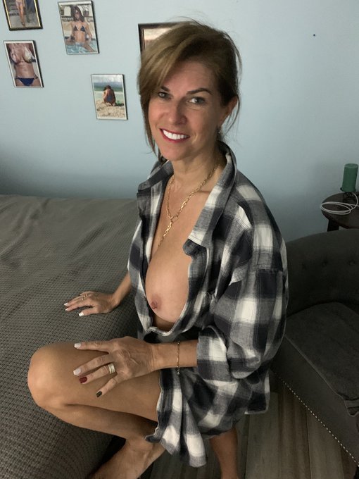 Let&rsquo;s get this weekend started right.  https://t.co/FYzQ7p3zvn  with 25 min of FREE https://t.co/bgR<a href="/tag/bikini"class="tags"><span>#bikini</span></a><a href="/tag/milf"class="tags"><span>#milf</span></a><a href="/tag/retweet"class="tags"><span>#retweet</span></a><a href="/tag/themaryburke"class="tags"><span>#themaryburke</span></a>