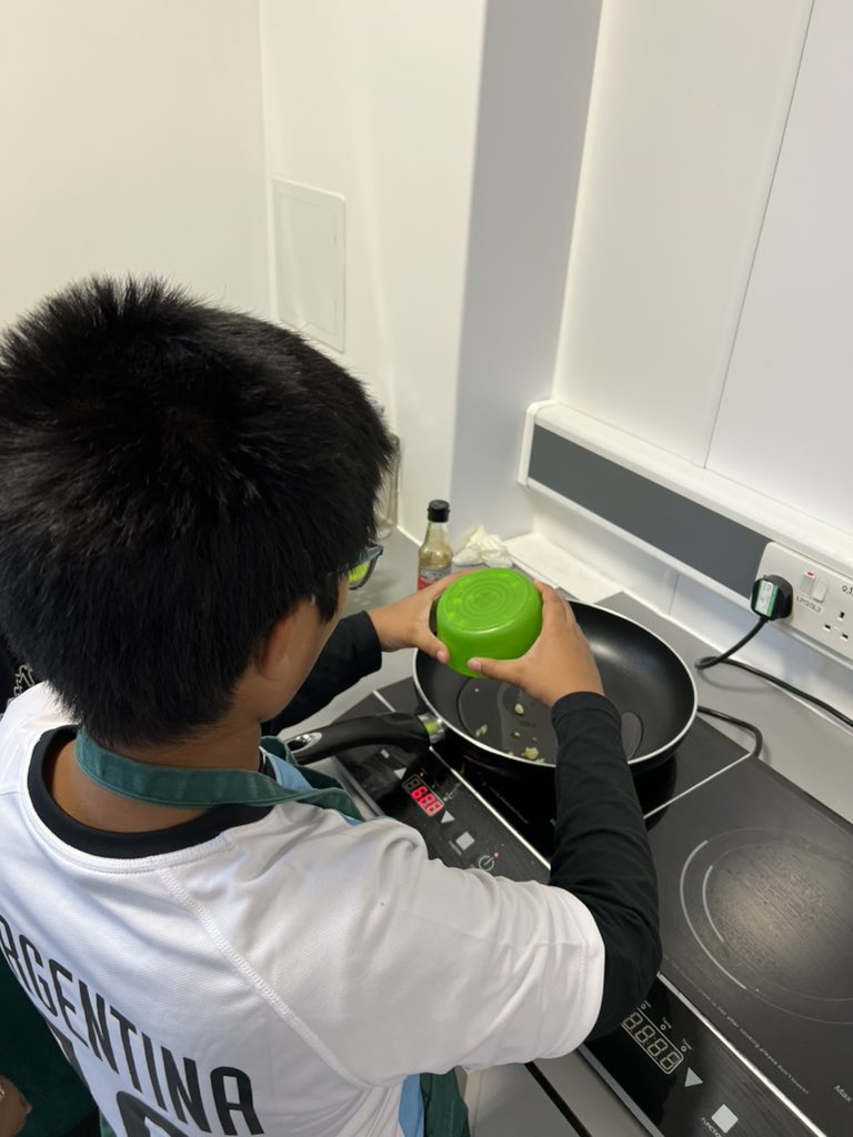 As part of of DT learning, our brilliant Year 5 chefs cooked up a delicious ‘Thai green curry’ yesterday. They gave it an 11/10 for taste and are now desperate to get it on the school lunch menu! #buddingchefs #year5cooking