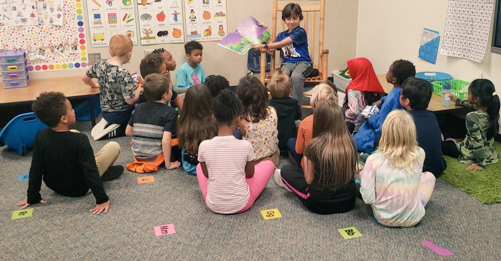 LindoraBiggers's tweet photo. We enjoyed our StuCo leader reading us a story during snack! #minshewcolts1 https://t.co/KRpvNZ008P