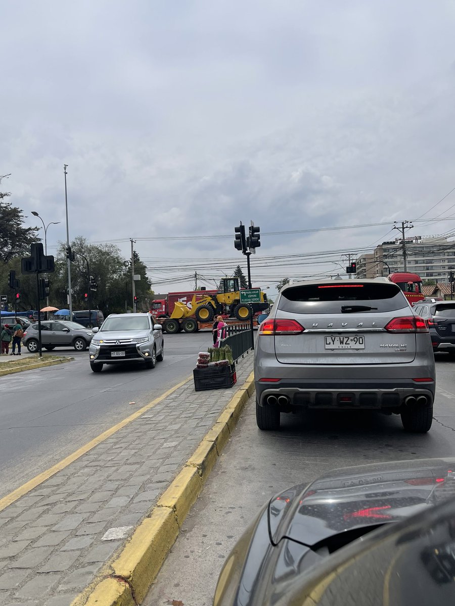 MaRi0REM's tweet photo. @ExAlcaldeSoto estimado… favor de informar que semáforo de bombero Villalobos con Carretera el cobre lado sur no se encuentra en posición (girar 90° contrarreloj) https://t.co/cD73hL0RXv