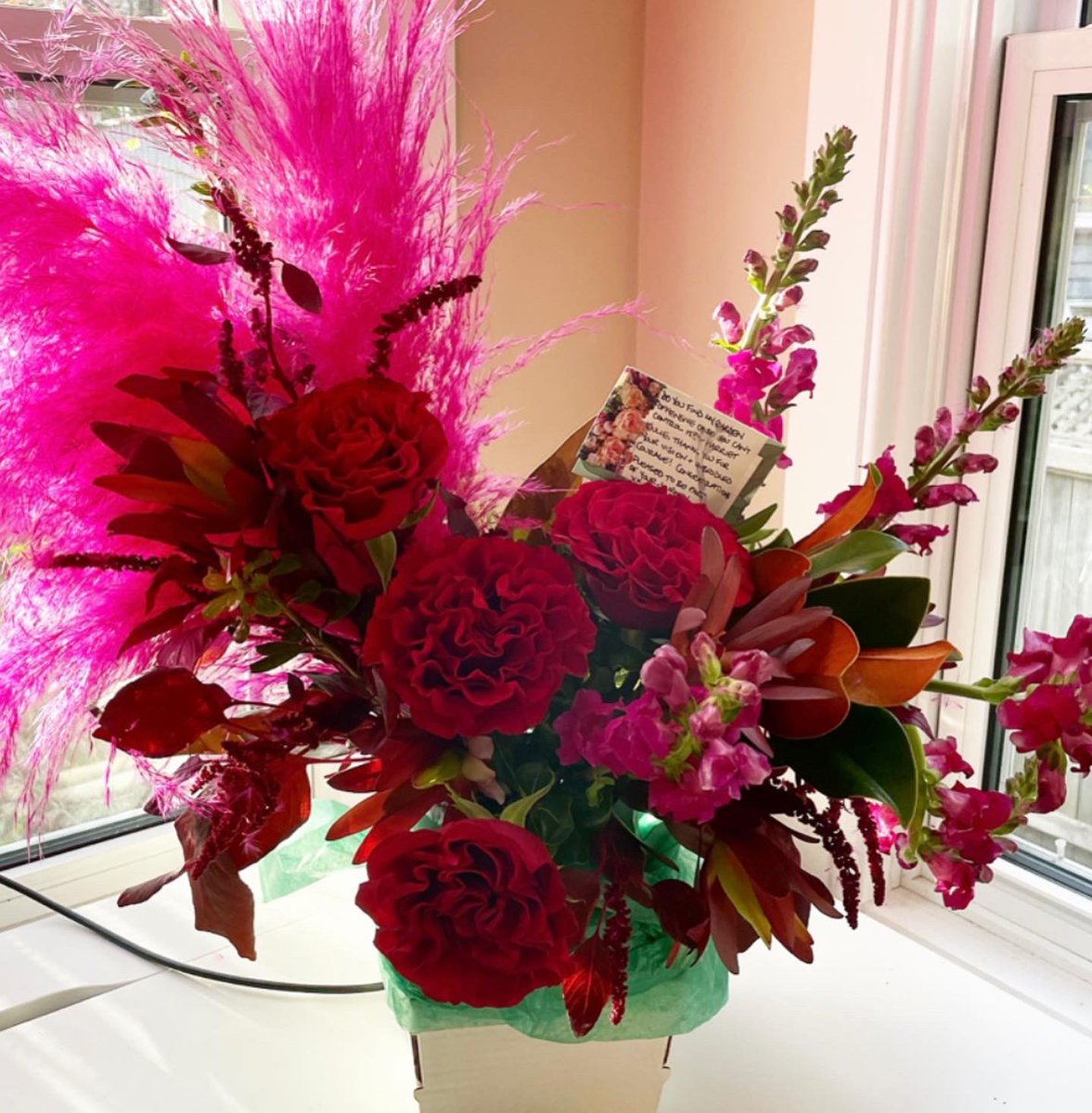 FitYourStyle's tweet photo. Kirsten, @bankstirregular Check out the flowers designed by @PropsFloral, inspired by Harriet (uncontrolled beauty) for @EditorJules @defy_magazine launch! #DefyMagazine #DaretoDefy #UnapologeticWomen https://t.co/eaGLsBgCYA