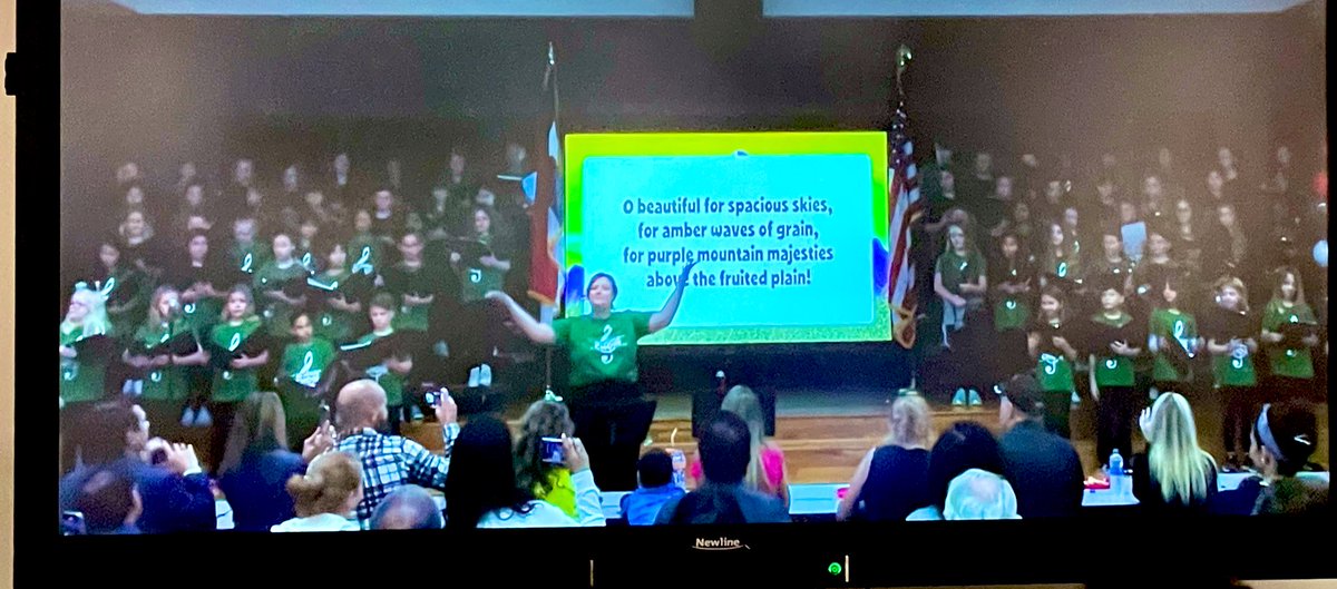 amendoza4dragon's tweet photo. Another AMAZING performance by our 4th grade honor choir and @MsCornishMusic. Today we honor all our Veterans and their families. @Jack_D_Johnson #InspireExcellence #JesFamily https://t.co/K1xBmiXiNJ