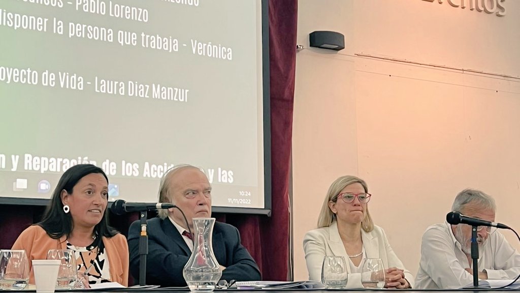 "Siempre lo individual esta atravesado por lo colectivo y el proyecto de vida por el trabajo, en función de la situación política y el contexto económico se impondrá uno u otro"

Dra. Laura Diaz Manzur
#congresolaboralrosario