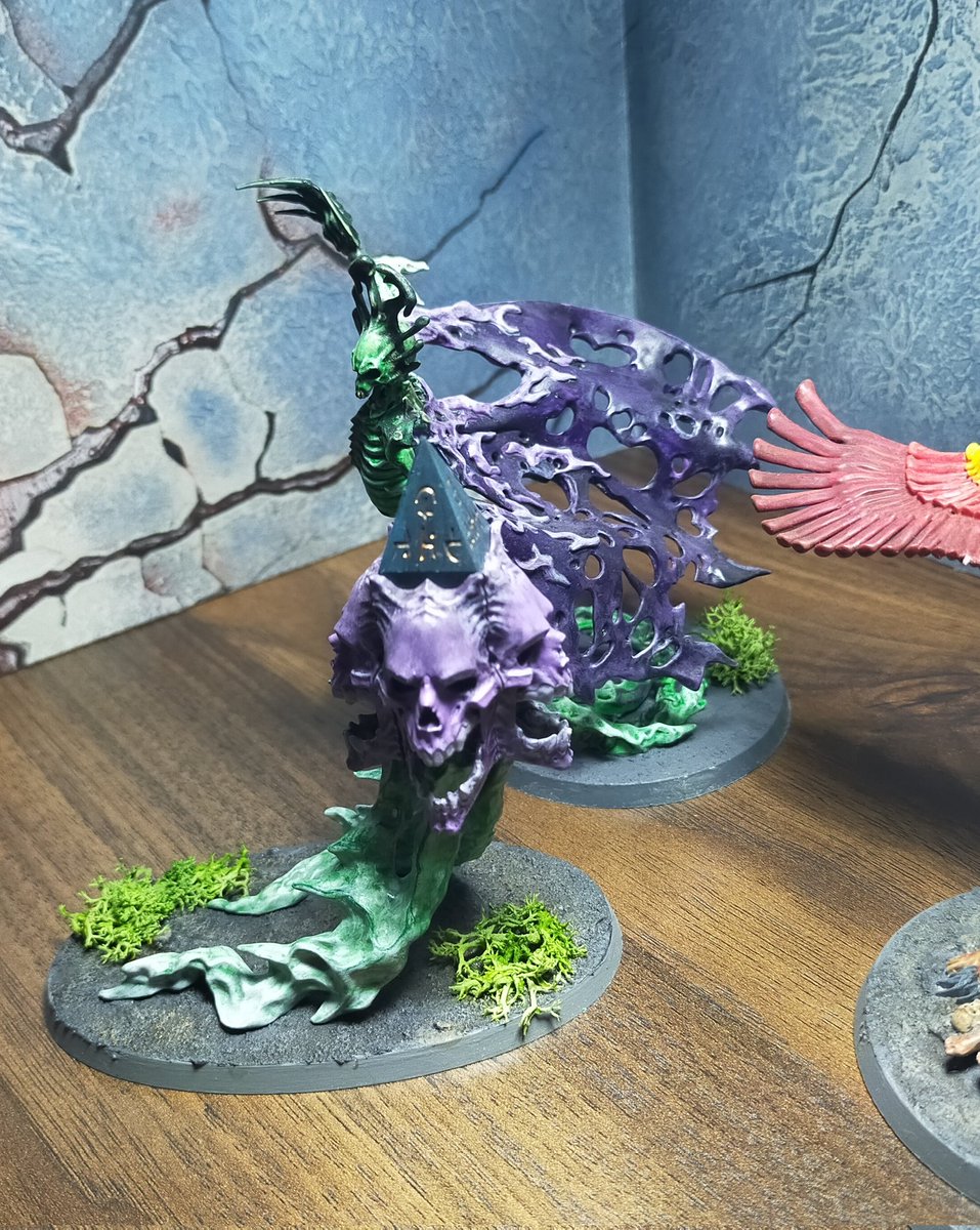 GemmaEv5's tweet photo. Having a sort through my Warhammer models today and it's so easy to forget how many you've painted over the years! Came across these Endless Spells - Ossiarch Bonereapers
#WarhammerCommunity #warhammer #AOS #ossiarchbonereapers #endlessspells #PaintingWarhammer #paintingminis https://t.co/NkJd9cNEnF