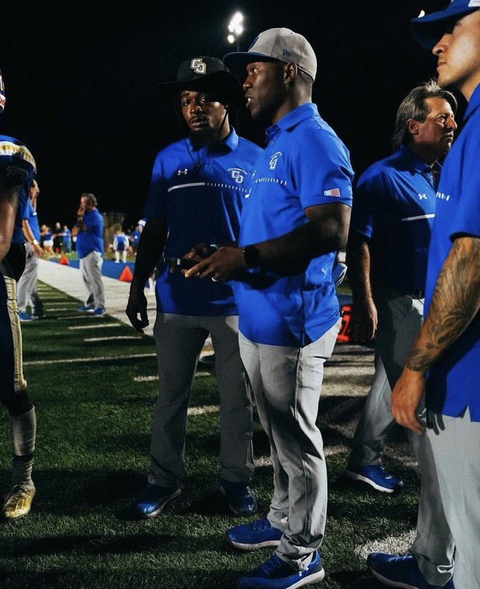 COHSFootball's tweet photo. Thank you today & every day, to every serviceman & woman who have & currently serve our country, & to our Varsity Football Coach Corporal Airborne Infantryman A.J. Powell for your continued leadership & inspiration to our #OneCOFamily #VeteransDay
#BrotherhoodOfTrust https://t.co/MZpNI9XyOh
