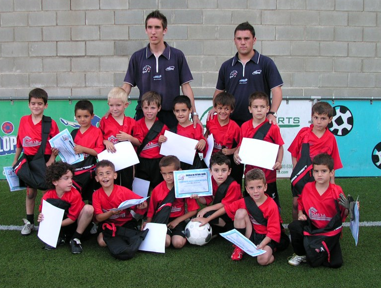 havokcfgava's tweet photo. Diria que no ha passat mai que d'un equip d'iniciació (edats 4-5 anys) com aquest de la @EFGava 2005/06 arribin 4 jugadors al 1r equip del Gavà: @polmarrugat @xavigrm @arnauva_8 i el fitxatge d'avui Raúl Manzano. 
[A més @ArnaldosPol va arribar a jugar 1 amistòs] https://t.co/TVzRKdpGvS