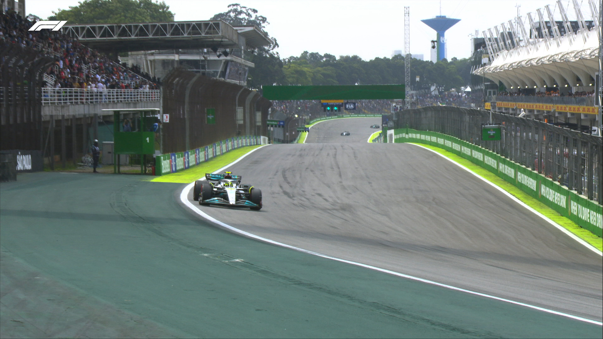 Lewis Hamilton podczas piątkowego treningu na Interlagos