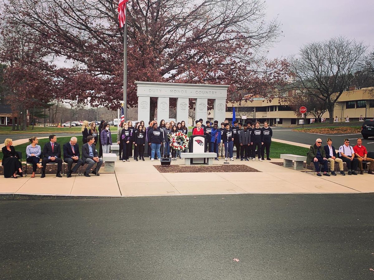 Thank you @fhsactivities1 and @FarmingtonMUSIC for honoring our veterans and connecting our school and the community in a beautiful ceremony today!