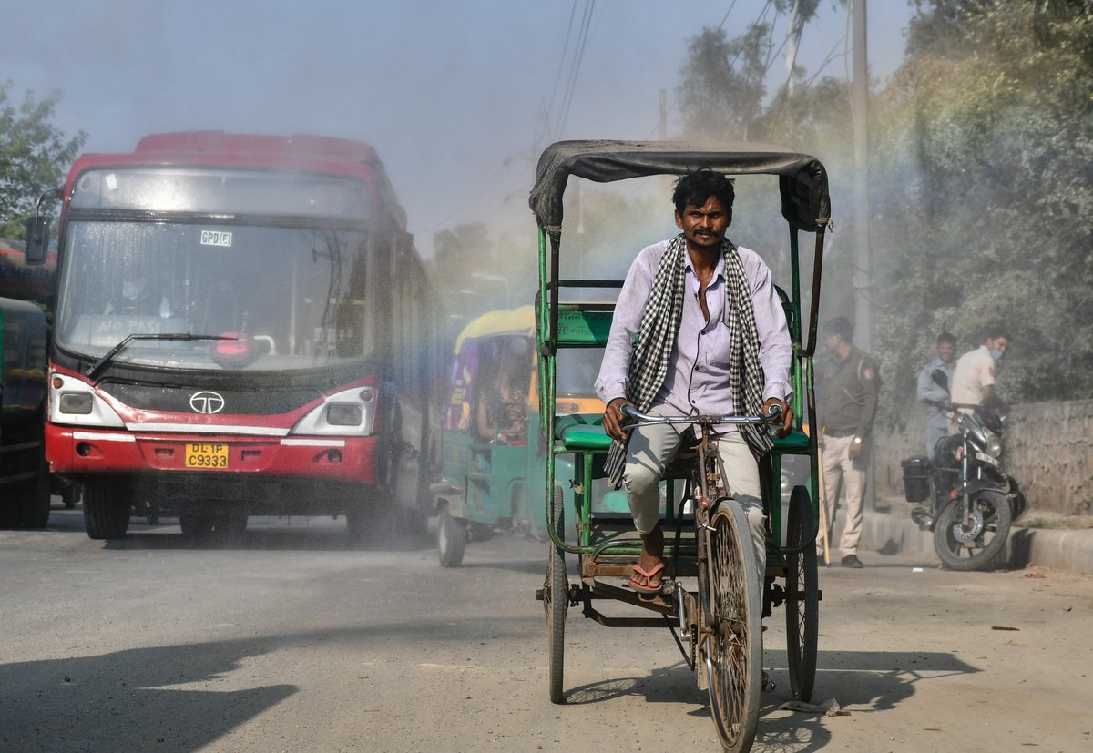 shashiskashyap's tweet photo. Vehicle of Rainbow 🌈
Everything is beautiful.
#smog #smoggun #AirPollution #AirQualityIndex #pollution #smoke #pollutedair #NewDelhi #climatechangeisreal #climatechange #climateemergency #hazardous #severe https://t.co/s07S0CEmNx