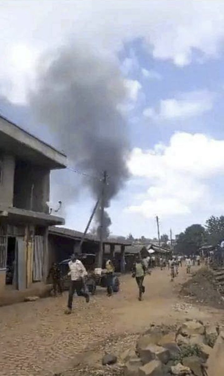 a_shemsedin's tweet photo. Carnage left behind after Abiy Ahmed’s indiscriminate airstrikes in Mendi on innocent Oromo civilians. STOP Bombing Oromia! https://t.co/t1jIGnYQkI @AP @Reuters @HRW @UNHumanRights @IMFNews @WorldBank #OromoVoice #AbiyStopBombingOromia