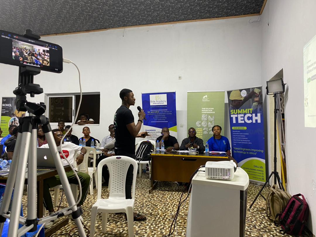 gdgbuea's tweet photo. Silicon Mountain Conference 2022 Code Battle happening live and Direct at Jongo Hub
Frontend and Backend Track...
#codebattle #smcon #smcon22 @jongohub https://t.co/vCu0KyZLzD