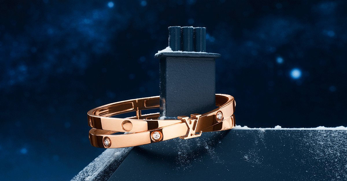 LouisVuitton's tweet photo. A touch of sparkle. Turn dreams into reality with the Maison’s special selection of watches and jewelry. Discover the #LouisVuitton Holiday Campaign at https://t.co/d3mUAxcbcX. #LVGifts https://t.co/s81Uq4Mswp