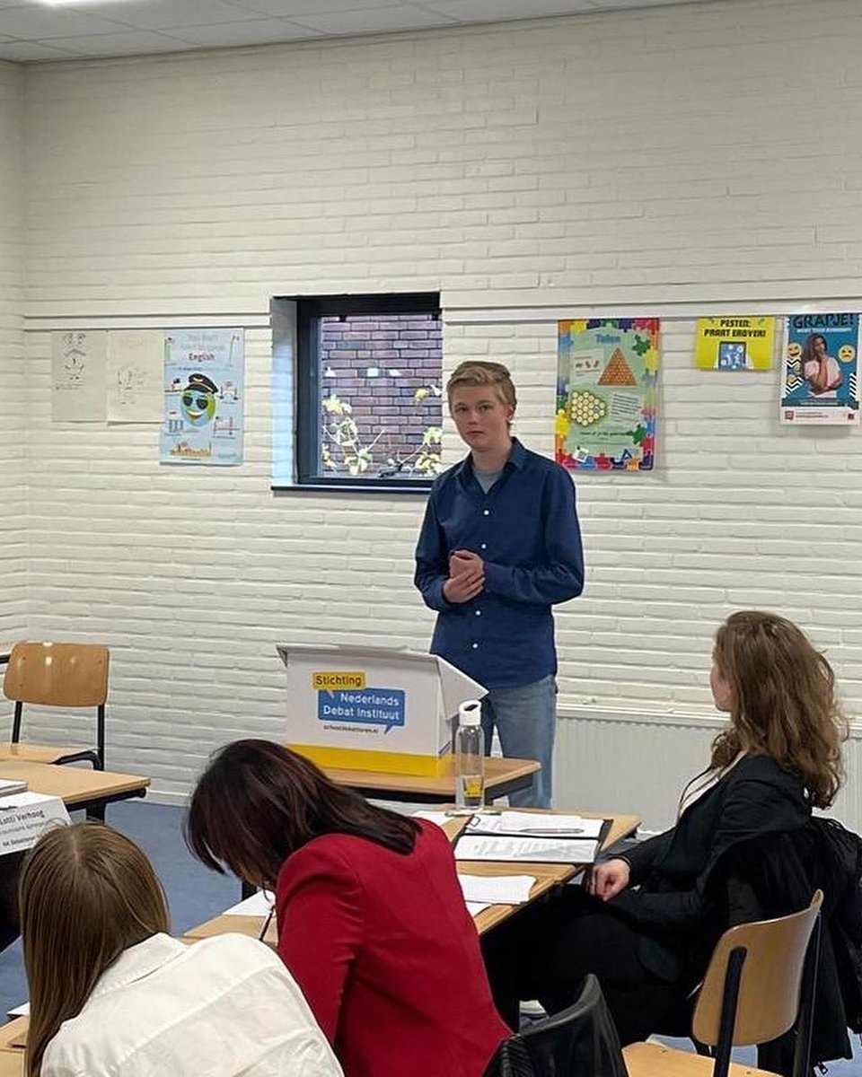 Vandaag hebben onze leerlingen Isha, Lara, Pelle en Ronja onze school vertegenwoordigd op het NK debatteren voor havo/vwo. 

En met succes, want zij wonnen het debat over nieuwsconsumptie! En dat is dan weer nieuws dat wij erg graag delen. Op naar het kampioenschap!
