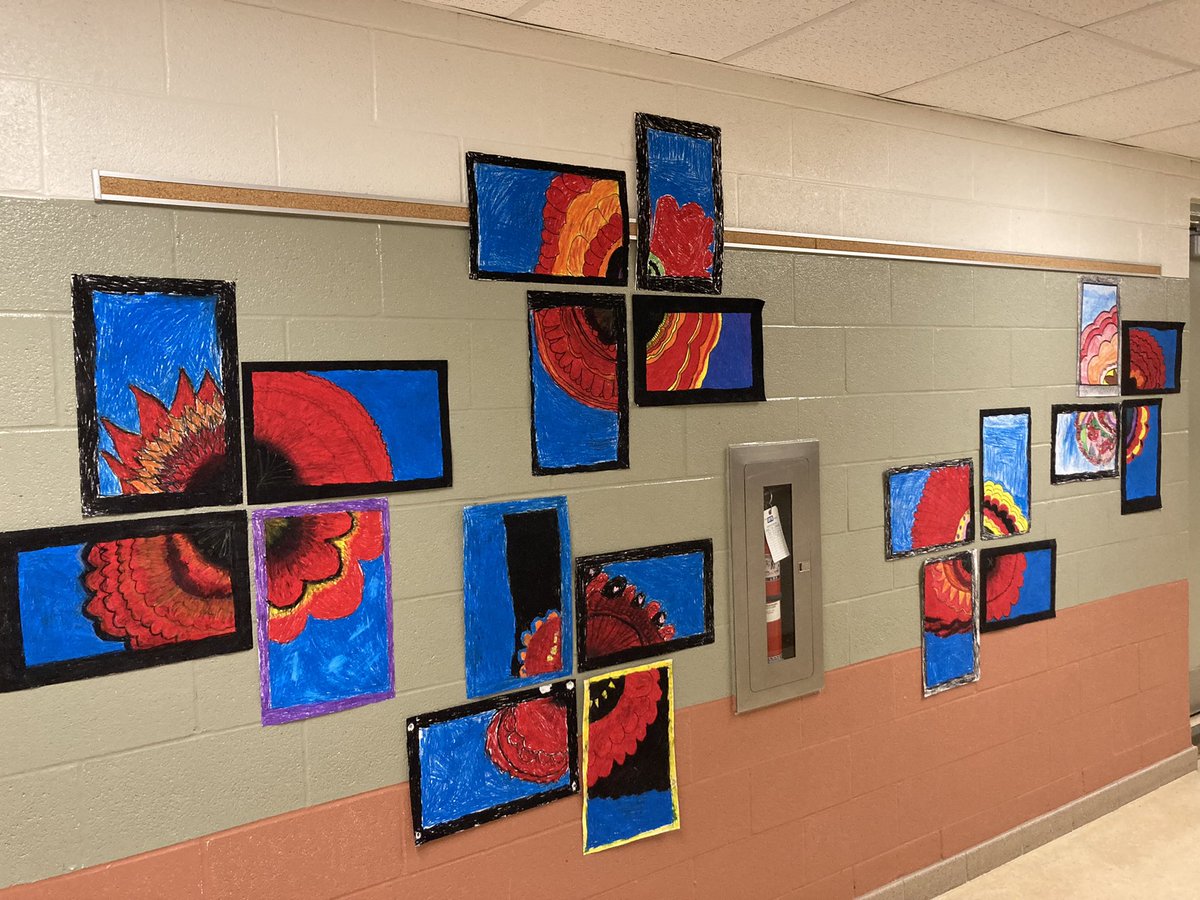 MissSherrit's tweet photo. Taking time today to reflect with my Grade 4 students on how we are grateful for our veterans. Thank you for all your service #RemembranceDay @SCDSB_Schools @RidgeAlgonquin https://t.co/CRgmZuNXuB
