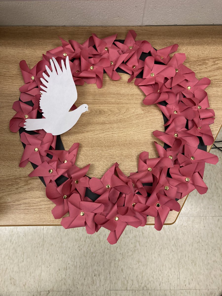 MissSherrit's tweet photo. Taking time today to reflect with my Grade 4 students on how we are grateful for our veterans. Thank you for all your service #RemembranceDay @SCDSB_Schools @RidgeAlgonquin https://t.co/CRgmZuNXuB