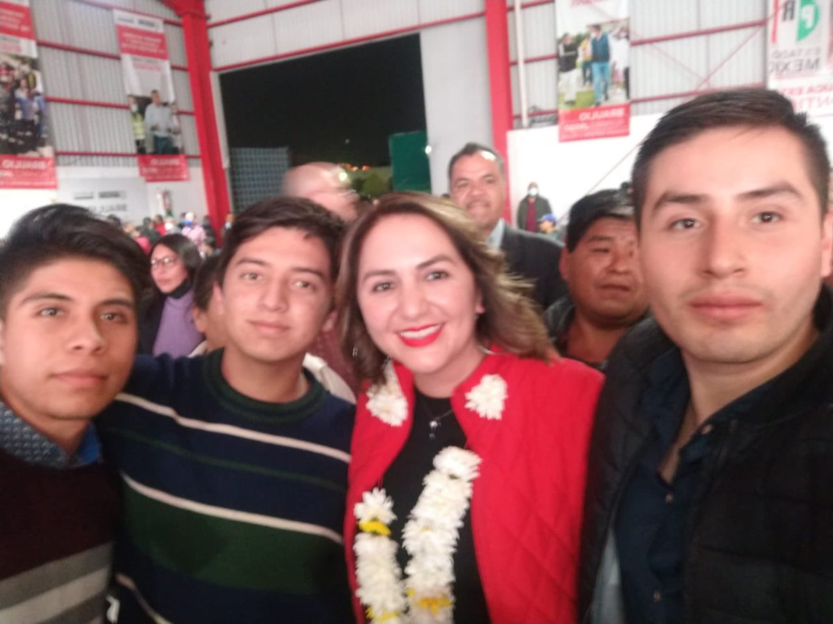 TolucaJuventud's tweet photo. La humildad y sencillez de un hombre que sabe reconocer y actuar ante las necesidades de su distrito. #Distrito2Toluca
Rinde informe de acciones firmes el Mtro. @braulioalvarezj  Enhorabuena! ¡Muchas Felicidades! 🎉  
#ContigoFirmeySolidario https://t.co/JaZNlsxYgf