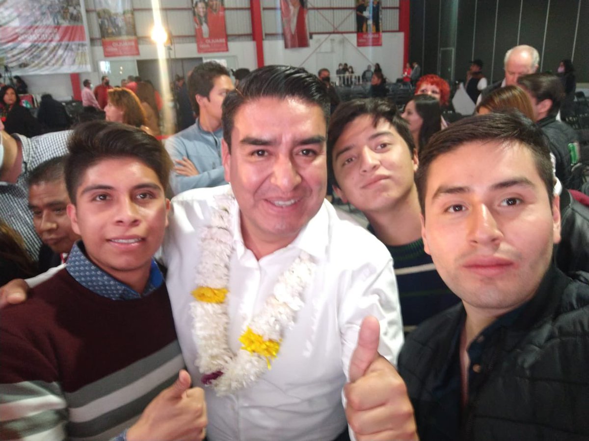 TolucaJuventud's tweet photo. La humildad y sencillez de un hombre que sabe reconocer y actuar ante las necesidades de su distrito. #Distrito2Toluca
Rinde informe de acciones firmes el Mtro. @braulioalvarezj  Enhorabuena! ¡Muchas Felicidades! 🎉  
#ContigoFirmeySolidario https://t.co/JaZNlsxYgf