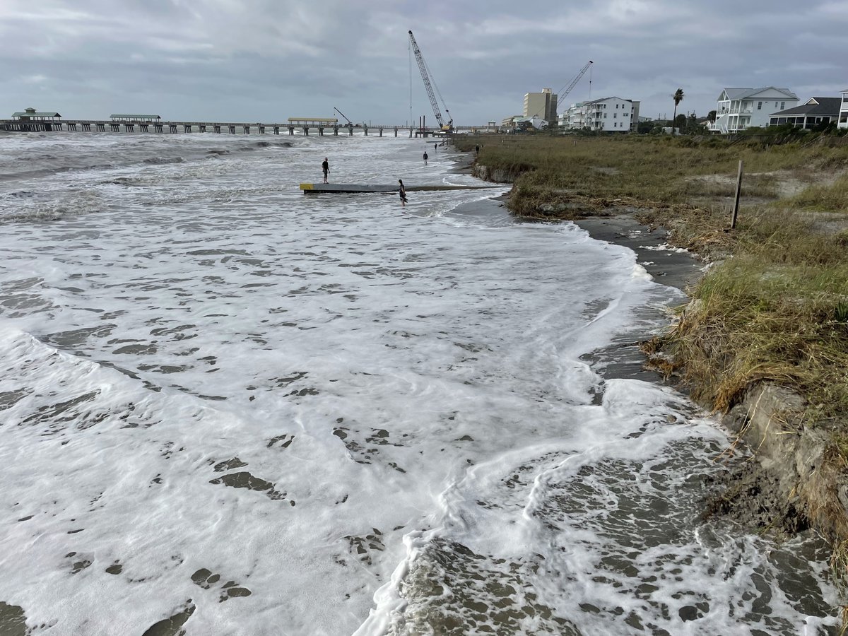 elkocoastal's tweet photo. #NicoleHurricane continues to consume beaches and dunes in South Carolina today, her cumulative impacts with Ian = some of the worst erosion we've seen in years https://t.co/j45wNF1N9V