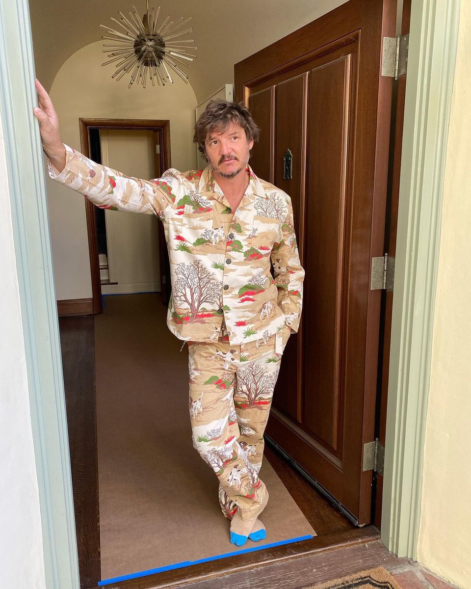 thinkerpascal's tweet image. i’m not sure if these are pajamas or not but he looks so comfy 🥺🤍💖