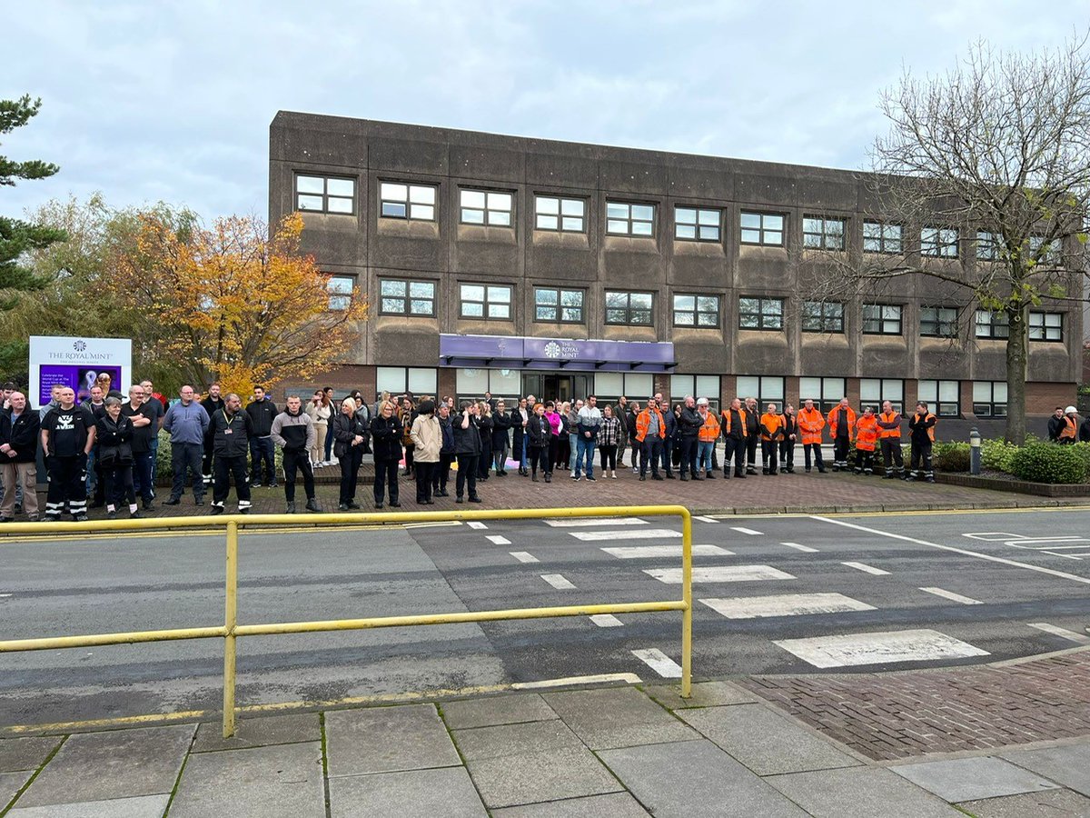 RoyalMintUK's tweet photo. This morning we held a service to pay our respects to all those who have served and are currently serving in our armed forces, and to remember those who gave their tomorrow for our today. #LestWeForget #ArmisticeDay https://t.co/Kfkrp3uLXW