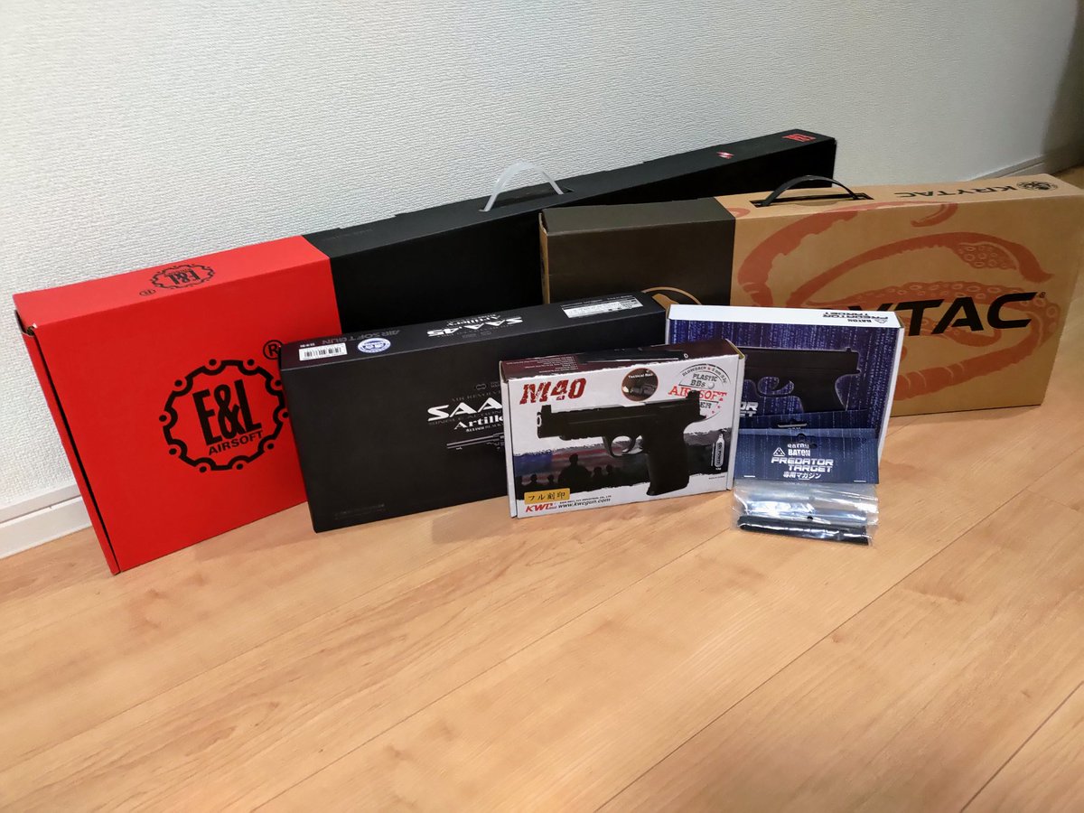 ONsiteTamasan's tweet photo. 【武器庫整理】
心スポで筋トレしてる人のいつものヤツです笑
1番下に出してる機種の詳細があるので確認して下さいね！

注意事項等を【必ず読んで】気軽に応募してください！
※リプ制限を回避する為、イイネ=受付完了とさせて頂きますm(_ _)m

#プレゼント企画
#エアガン
#サバゲー https://t.co/i4LC74UwSt