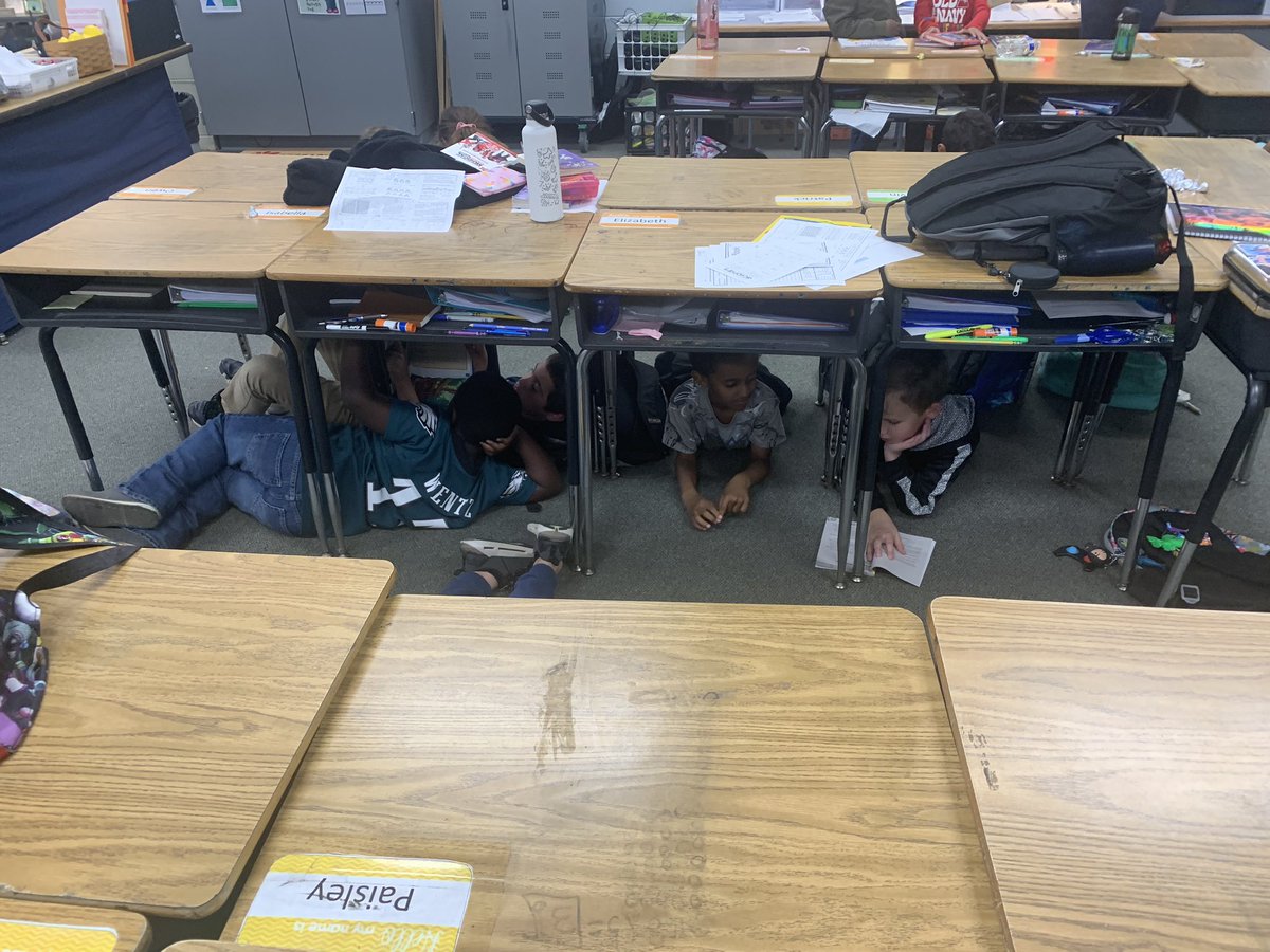 ApplebaumR7's tweet photo. Our first time going to our reading buddies’ classroom! @DavisClass14 They’re too cute!! 💕 #TMESEagles https://t.co/8RzXni5R7a