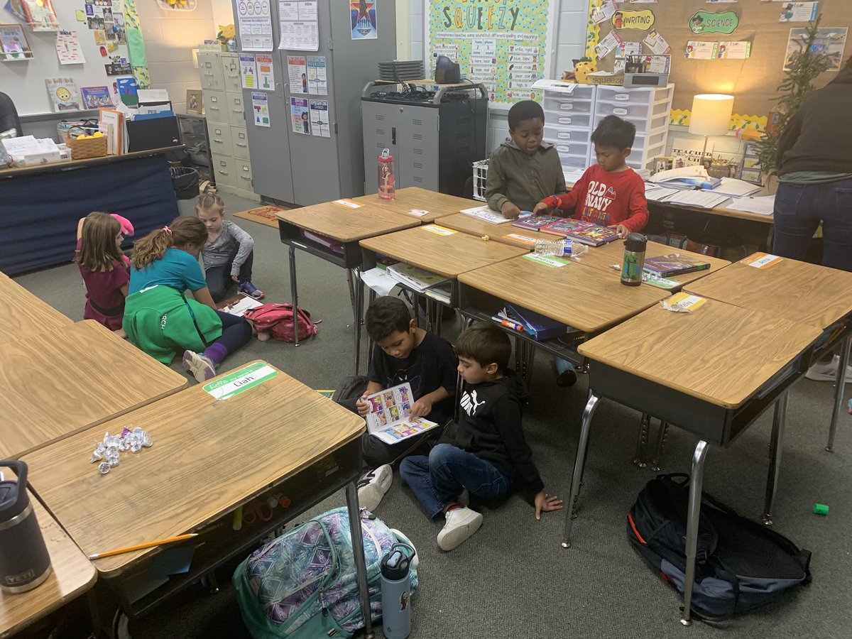 ApplebaumR7's tweet photo. Our first time going to our reading buddies’ classroom! @DavisClass14 They’re too cute!! 💕 #TMESEagles https://t.co/8RzXni5R7a