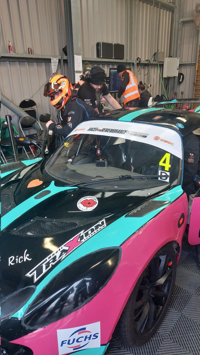 Both cars passed scrutineering without issues.

Day and night Quali this later, for now a bit of final prep for the drivers...with pit-stop practice, comms-checks and bacon baps 👀