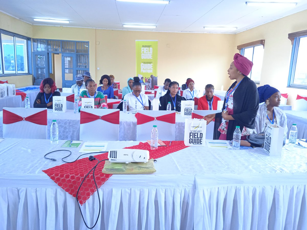 DefyhatenowWCA's tweet photo. The social media hate speech mitigation Field Guide; A tool for #PeaceBuilding
During these 2days workshop in Bamenda, we shall be sharing ideas on how our #FieldGuideCameroon resource kit can be helpful in conflict mitigation both on/offline for a #HateFreeCameroon.
#Act4Peace https://t.co/iin4Ummxvk