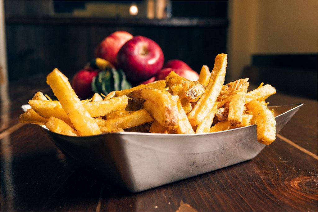 Poutine you and me 🍟.. NEWvember has us 😍 over these NEW menu items! 🍽️ Find out what these flavors are all about 🤠 Visit an SP near you! 

Dirty Poutine 🌶️ 
Vegan Poutine 🌿🧅
Thai Beef Salad 🥬

#pancakia #lovelocal #specials #skinnypancake