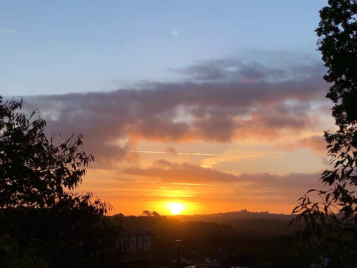 Surfer en images (@melanie_marec) on Twitter photo Aurore d’hier #aurore #ciel #couleurs #whaou #douarnenez #douarnvenez #finistere #bretagne #france #paysage #rose #bleu #jaune #nuages <a href="/Toutcommence29/">Tout commence en Finistère</a> <a href="/OuestFrance29/">Ouest-France 29</a> @Finistere360 #picoftheday #instagood Aurore d’hier #aurore #ciel #couleurs #whaou #douarnenez #douarnvenez #finistere #bretagne #france #paysage #rose #bleu #jaune #nuages <a href="/Toutcommence29/">Tout commence en Finistère</a> <a href="/OuestFrance29/">Ouest-France 29</a> @Finistere360 #picoftheday #instagood