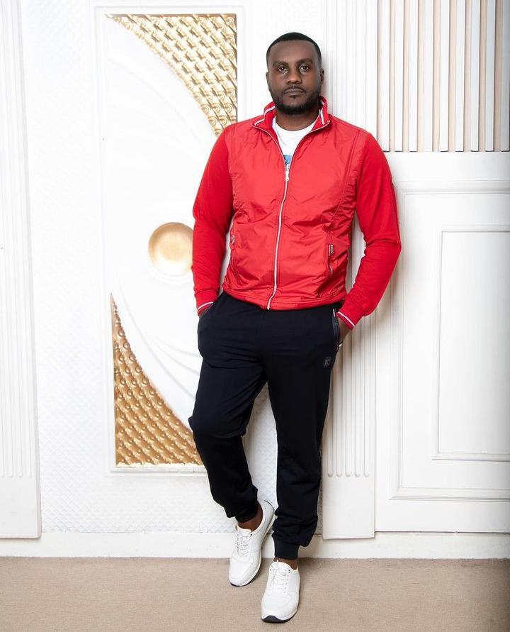 Simple yet elegant weekend outfit 🔸 Tracksuit 7500ksh
🔸 Sneakers 500ksh

☎️Call or WhatsApp 
0716 057 611 : 0736 557 611
 📍Visit us we are located Along Biashara street Yala Towers First floor Shop no.101
🚚We deliver country wide vie parcel.