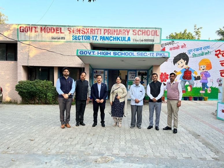 sidbiofficial's tweet image. #सिडबी ने #सतर्कता #जागरूकता सप्ताह के अंतर्गत, राजकीय उच्च विद्यालय, सैक्टर 17 पंचकुला मे विभिन्न प्रतियोगिताओं, जैसे की चित्रकारी, आशु भाषण एवं नारा लेखन का आयोजन किया। प्रतियोगिता का विषय &quot;भ्रष्टाचार मुक्त भारत- विकसित भारत&quot; रखा गया।